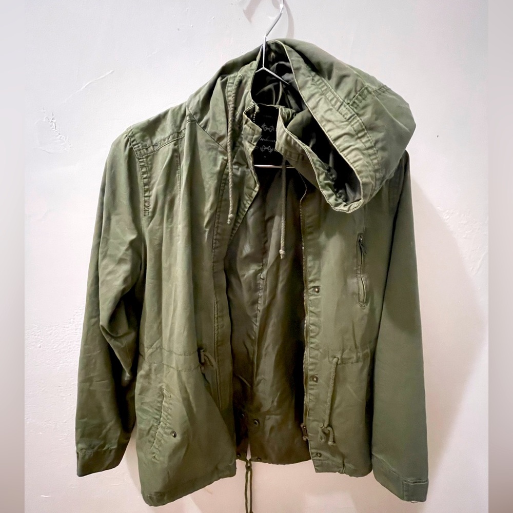 Cargo Size M. Women’s jacket. Shoulder length 16”, length 25”, sleeve length 24”